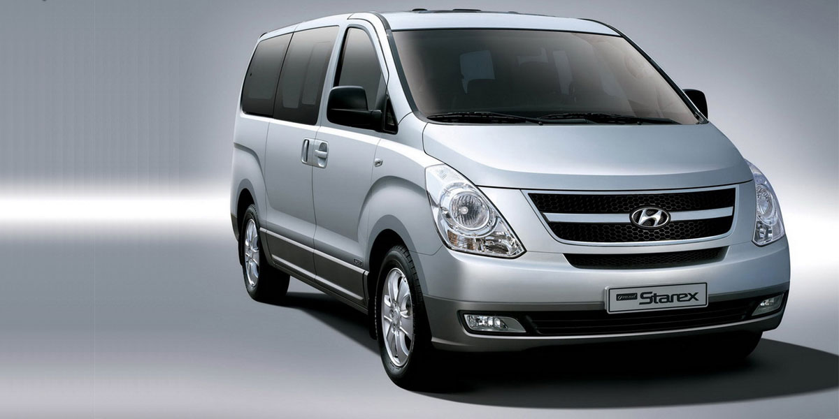 Поездка за миграционной картой на минивэне Hyundai Grand Starex 11 мест - стоимость 3000 рублей
